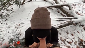 Luna Gives A Public Blowjob In The Snow
